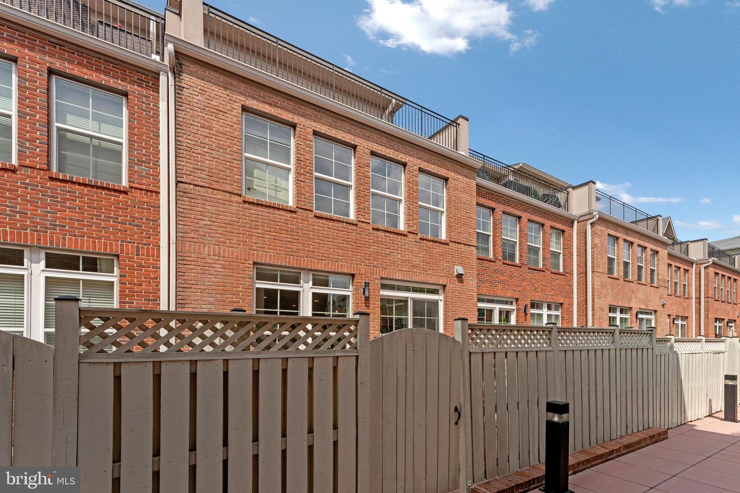 10353 MAIN ST, FAIRFAX, Virginia 22030, 3 Bedrooms Bedrooms, ,3 BathroomsBathrooms,Residential,For sale,10353 MAIN ST,VAFC2006650 MLS # VAFC2006650