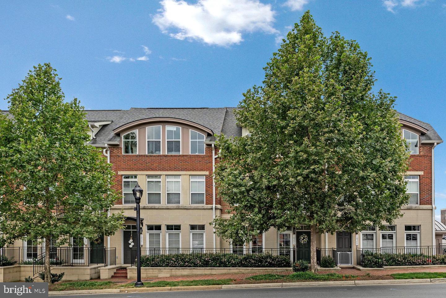 10353 MAIN ST, FAIRFAX, Virginia 22030, 3 Bedrooms Bedrooms, ,3 BathroomsBathrooms,Residential,For sale,10353 MAIN ST,VAFC2006650 MLS # VAFC2006650