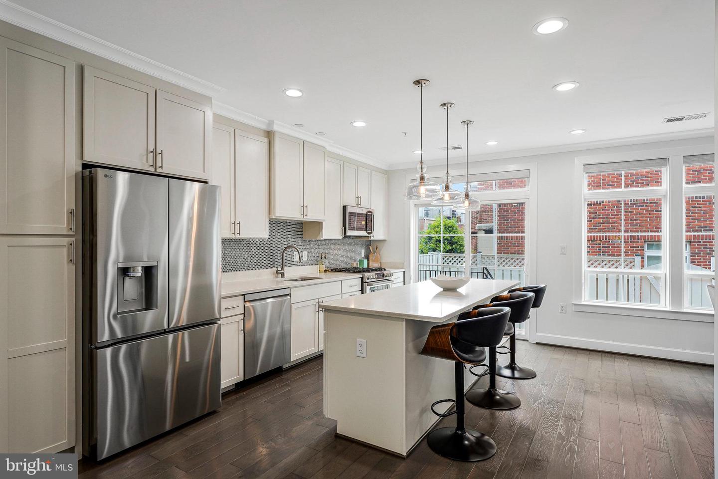 10353 MAIN ST, FAIRFAX, Virginia 22030, 3 Bedrooms Bedrooms, ,3 BathroomsBathrooms,Residential,For sale,10353 MAIN ST,VAFC2006650 MLS # VAFC2006650