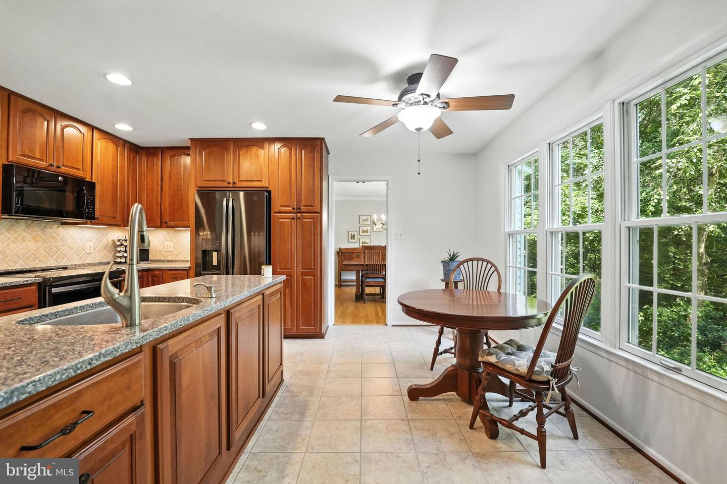 6018 LINCOLNWOOD CT, BURKE, Virginia 22015, 4 Bedrooms Bedrooms, ,3 BathroomsBathrooms,Residential,For sale,6018 LINCOLNWOOD CT,VAFX2256358 MLS # VAFX2256358