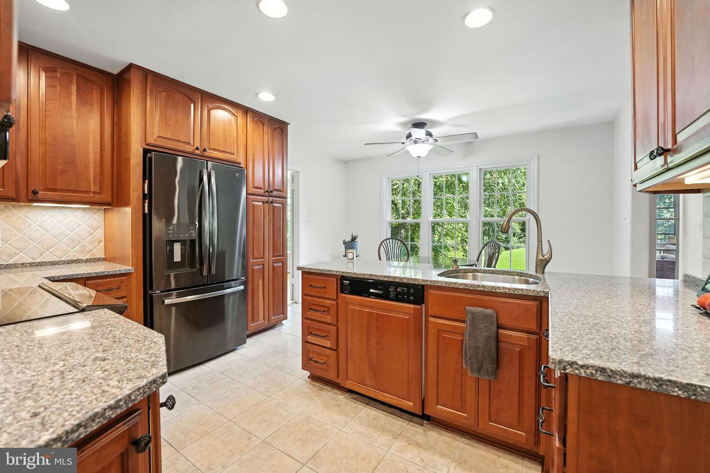 6018 LINCOLNWOOD CT, BURKE, Virginia 22015, 4 Bedrooms Bedrooms, ,3 BathroomsBathrooms,Residential,For sale,6018 LINCOLNWOOD CT,VAFX2256358 MLS # VAFX2256358