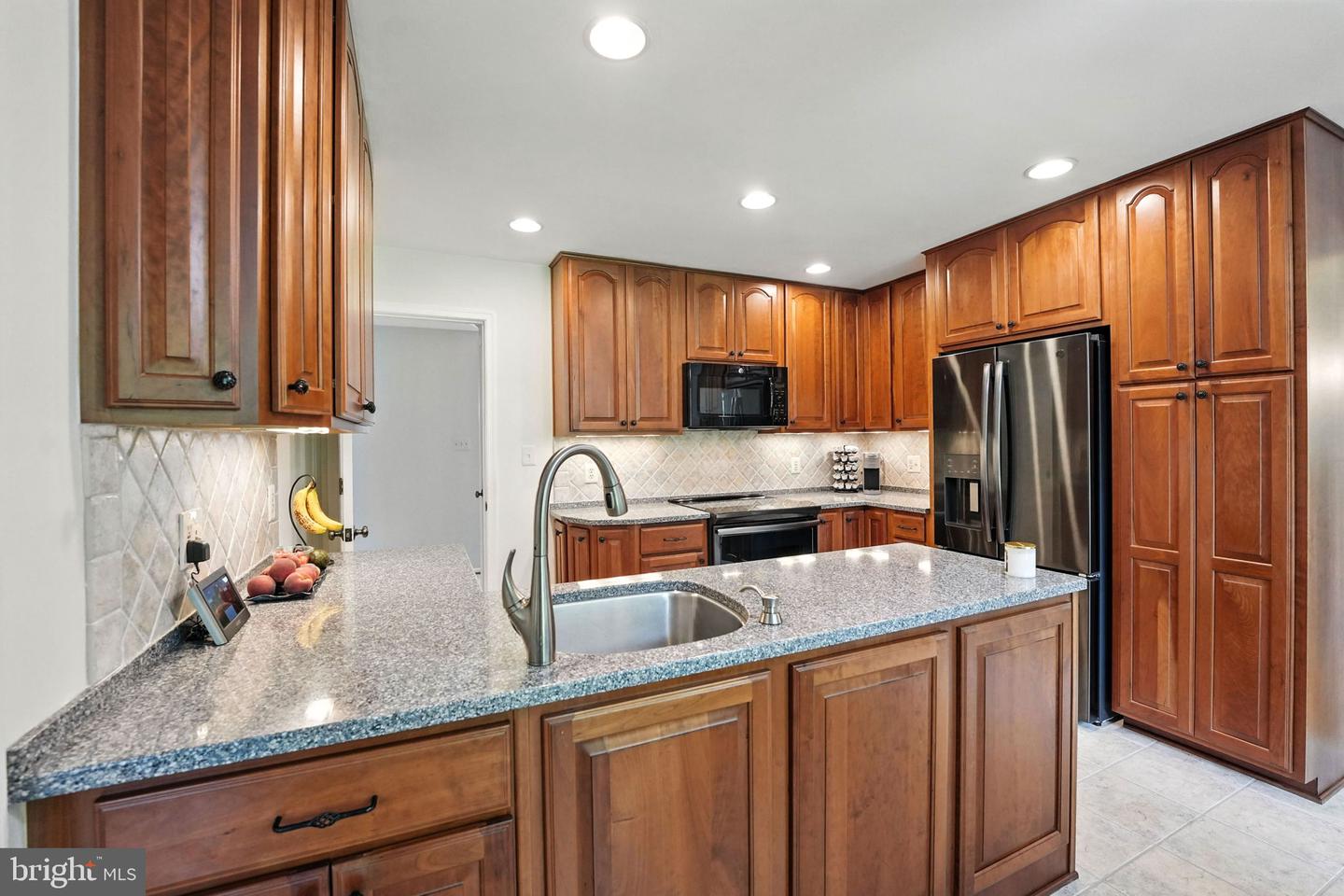 6018 LINCOLNWOOD CT, BURKE, Virginia 22015, 4 Bedrooms Bedrooms, ,3 BathroomsBathrooms,Residential,For sale,6018 LINCOLNWOOD CT,VAFX2256358 MLS # VAFX2256358
