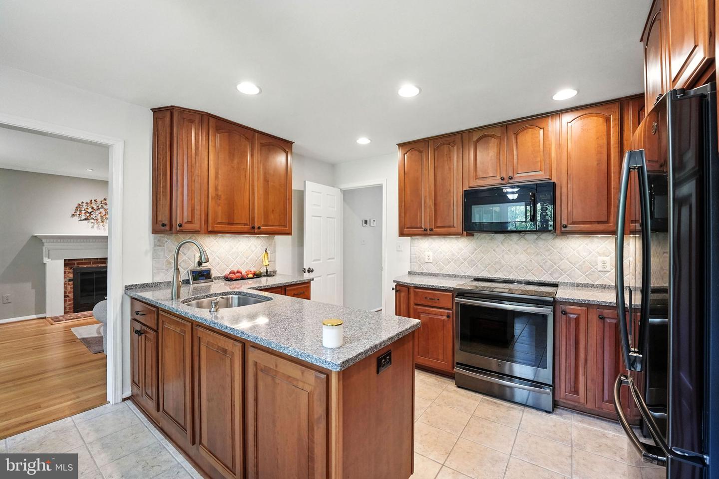 6018 LINCOLNWOOD CT, BURKE, Virginia 22015, 4 Bedrooms Bedrooms, ,3 BathroomsBathrooms,Residential,For sale,6018 LINCOLNWOOD CT,VAFX2256358 MLS # VAFX2256358