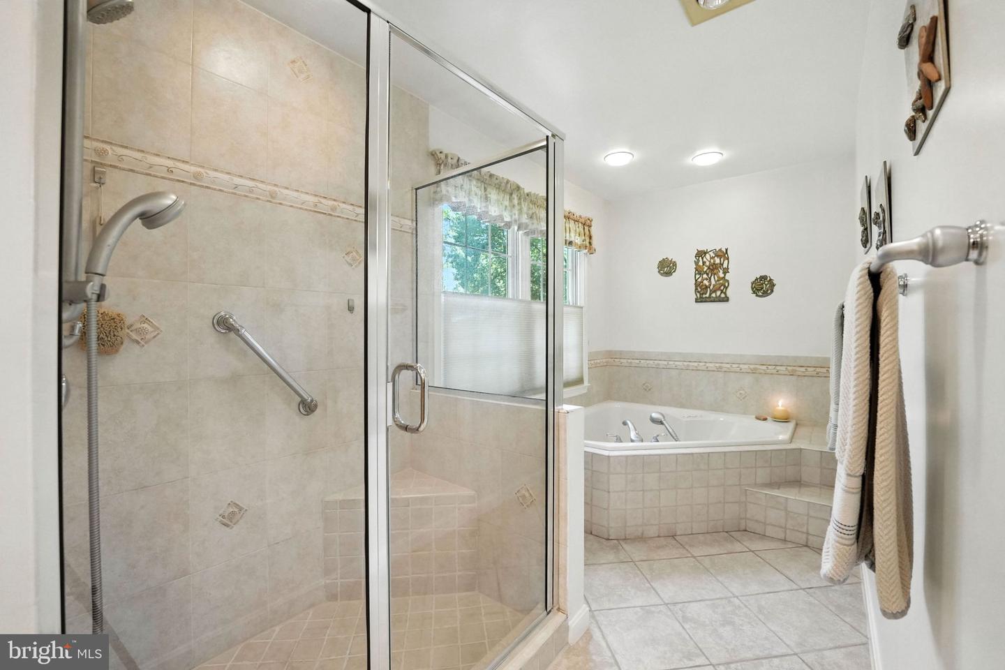 6018 LINCOLNWOOD CT, BURKE, Virginia 22015, 4 Bedrooms Bedrooms, ,3 BathroomsBathrooms,Residential,For sale,6018 LINCOLNWOOD CT,VAFX2256358 MLS # VAFX2256358