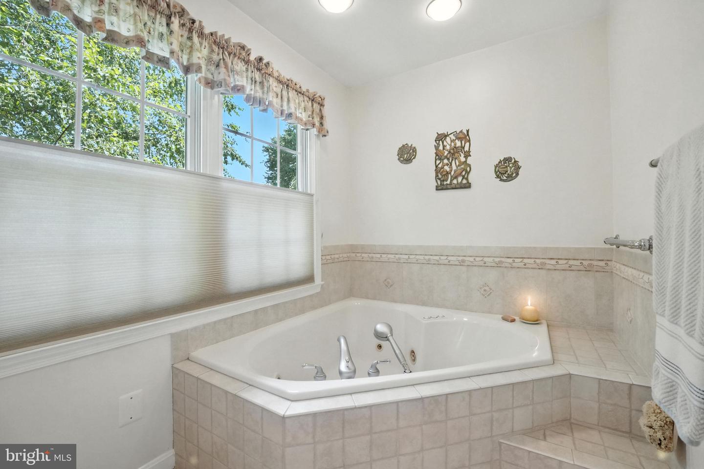 6018 LINCOLNWOOD CT, BURKE, Virginia 22015, 4 Bedrooms Bedrooms, ,3 BathroomsBathrooms,Residential,For sale,6018 LINCOLNWOOD CT,VAFX2256358 MLS # VAFX2256358