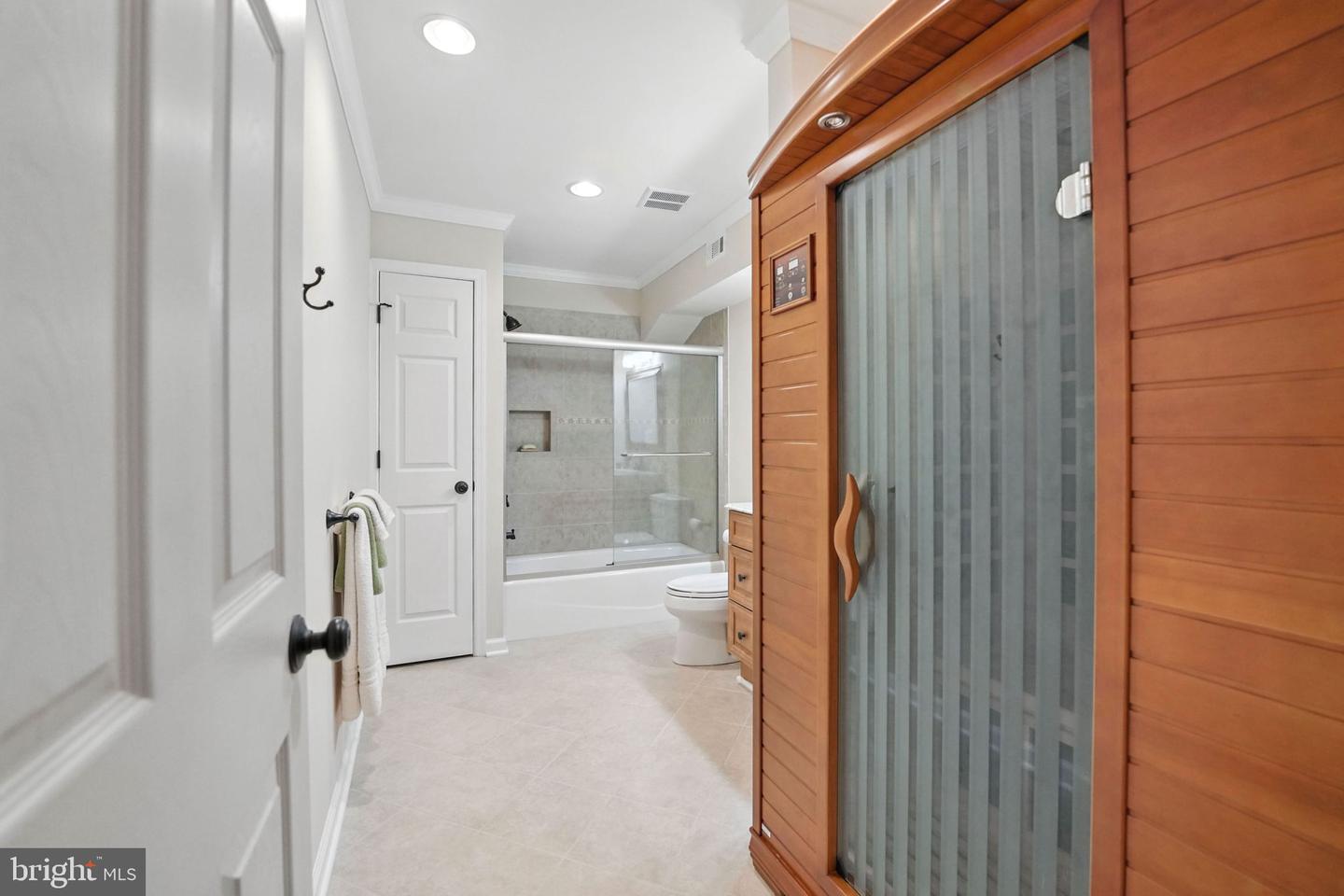 6018 LINCOLNWOOD CT, BURKE, Virginia 22015, 4 Bedrooms Bedrooms, ,3 BathroomsBathrooms,Residential,For sale,6018 LINCOLNWOOD CT,VAFX2256358 MLS # VAFX2256358