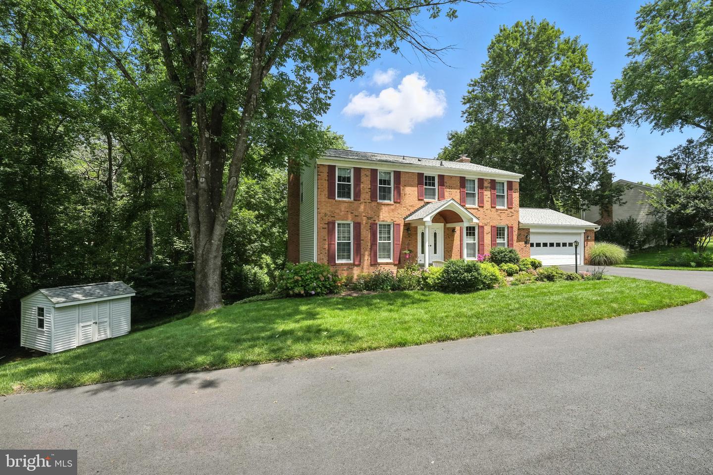 6018 LINCOLNWOOD CT, BURKE, Virginia 22015, 4 Bedrooms Bedrooms, ,3 BathroomsBathrooms,Residential,For sale,6018 LINCOLNWOOD CT,VAFX2256358 MLS # VAFX2256358