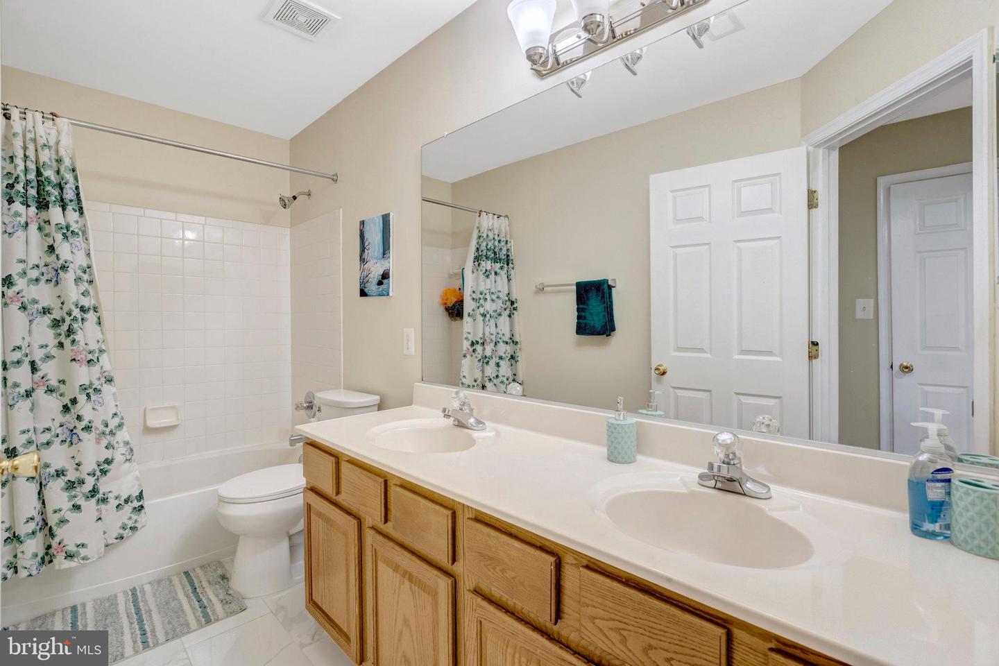 17516 WAYSIDE DR, DUMFRIES, Virginia 22026, 5 Bedrooms Bedrooms, ,3 BathroomsBathrooms,Residential,For sale,17516 WAYSIDE DR,VAPW2099902 MLS # VAPW2099902