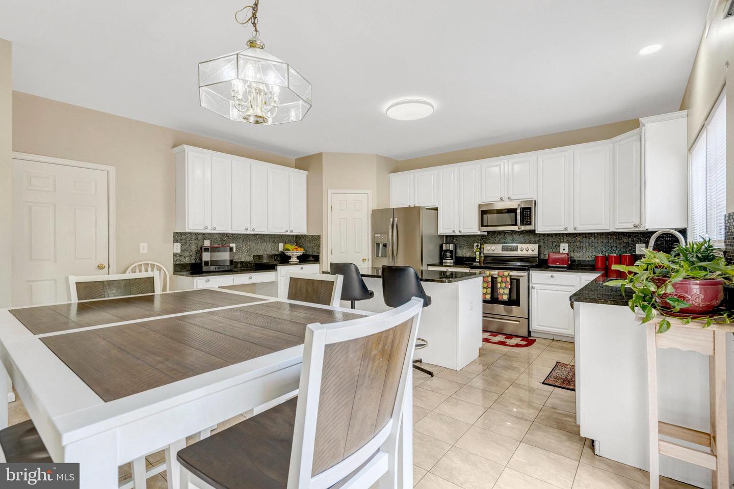 17516 WAYSIDE DR, DUMFRIES, Virginia 22026, 5 Bedrooms Bedrooms, ,3 BathroomsBathrooms,Residential,For sale,17516 WAYSIDE DR,VAPW2099902 MLS # VAPW2099902