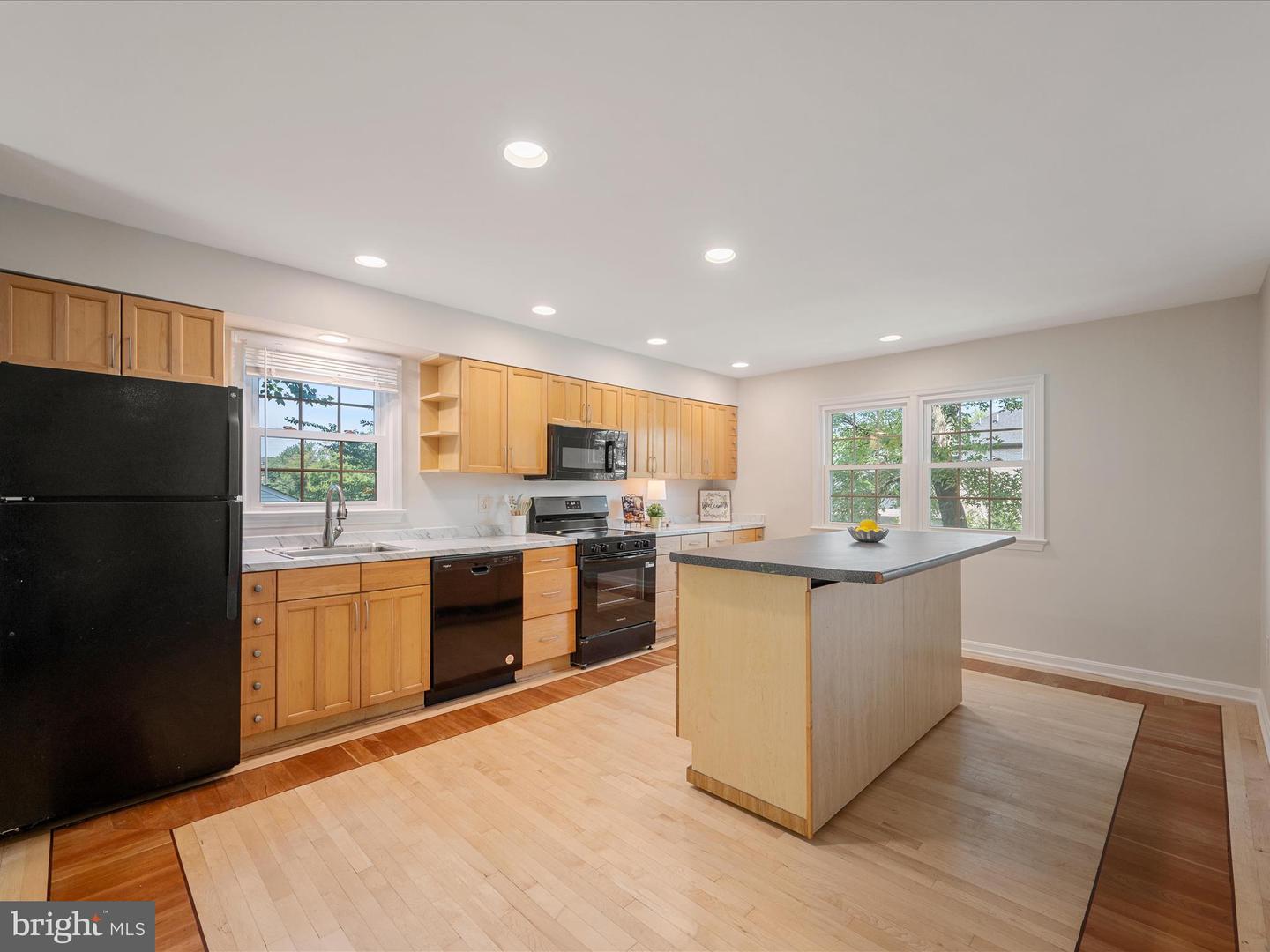 855 PARK AVE, HERNDON, Virginia 20170, 4 Bedrooms Bedrooms, 7 Rooms Rooms,3 BathroomsBathrooms,Residential,For sale,855 PARK AVE,VAFX2258662 MLS # VAFX2258662