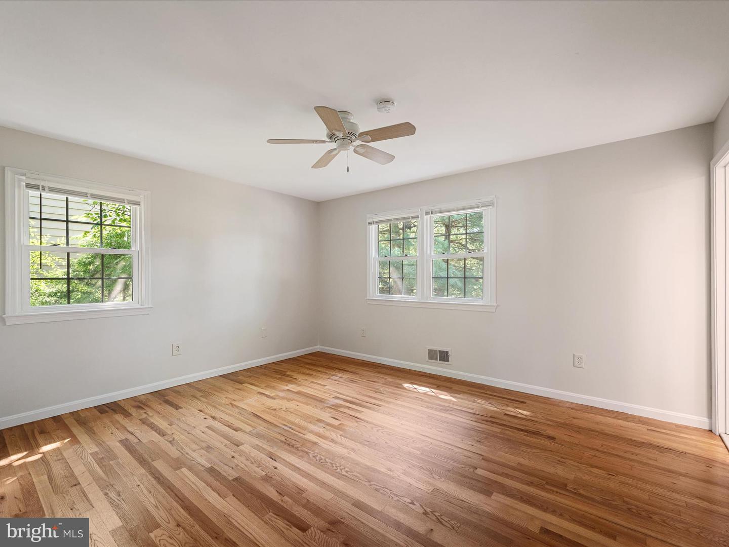 855 PARK AVE, HERNDON, Virginia 20170, 4 Bedrooms Bedrooms, 7 Rooms Rooms,3 BathroomsBathrooms,Residential,For sale,855 PARK AVE,VAFX2258662 MLS # VAFX2258662