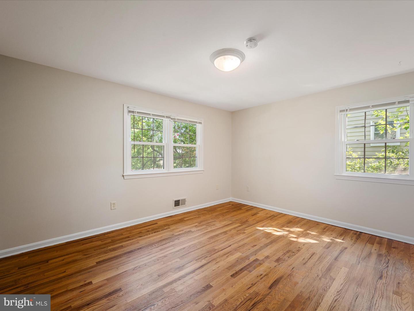 855 PARK AVE, HERNDON, Virginia 20170, 4 Bedrooms Bedrooms, 7 Rooms Rooms,3 BathroomsBathrooms,Residential,For sale,855 PARK AVE,VAFX2258662 MLS # VAFX2258662
