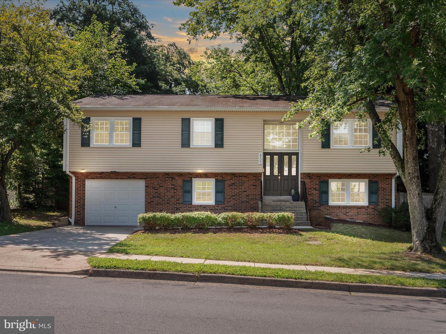 855 PARK AVE, HERNDON, Virginia 20170, 4 Bedrooms Bedrooms, 7 Rooms Rooms,3 BathroomsBathrooms,Residential,For sale,855 PARK AVE,VAFX2258662 MLS # VAFX2258662