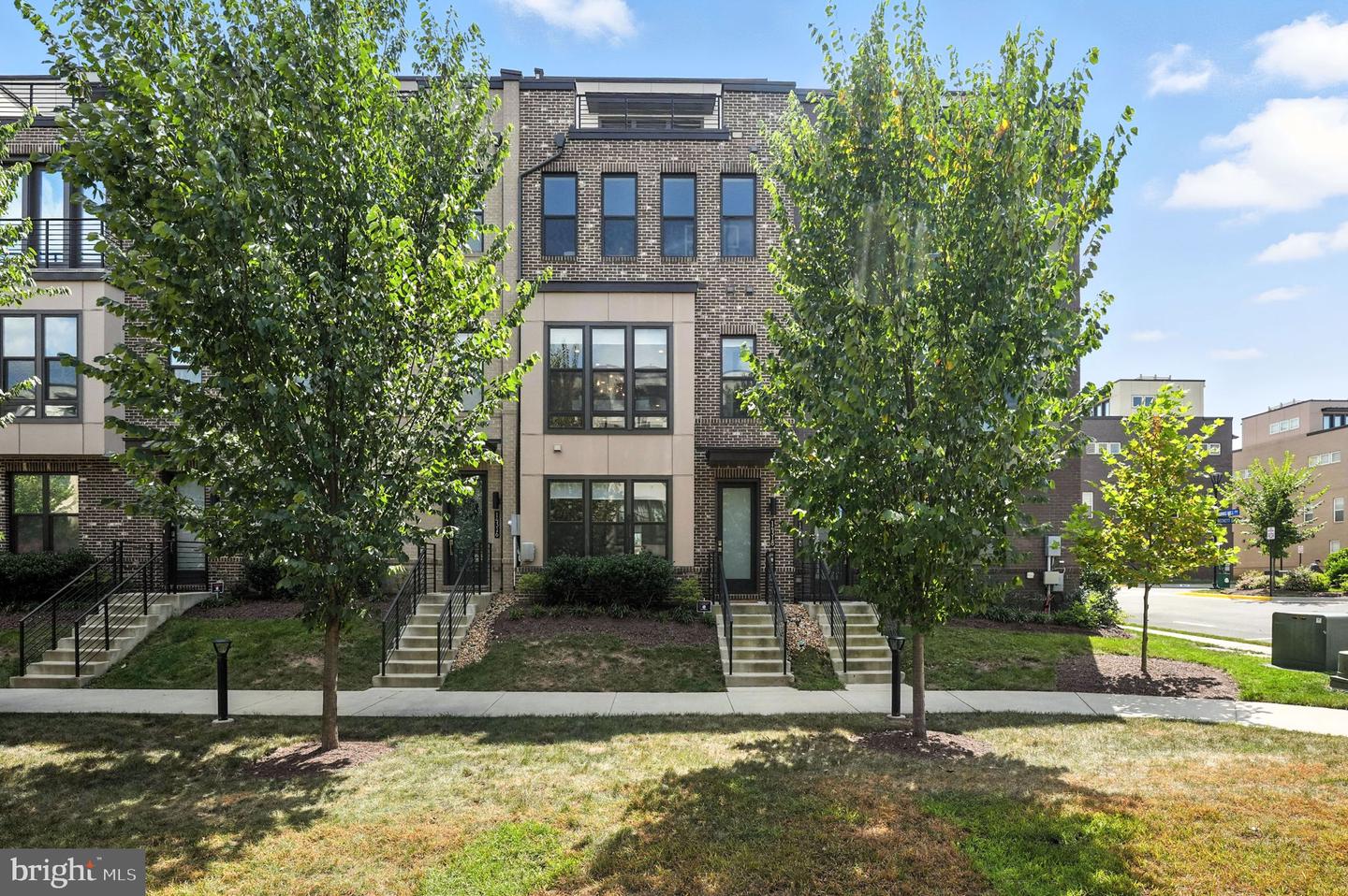 14318 BECKETT GLEN CIR, CHANTILLY, Virginia 20151, 4 Bedrooms Bedrooms, ,3 BathroomsBathrooms,Residential,For sale,14318 BECKETT GLEN CIR,VAFX2258806 MLS # VAFX2258806