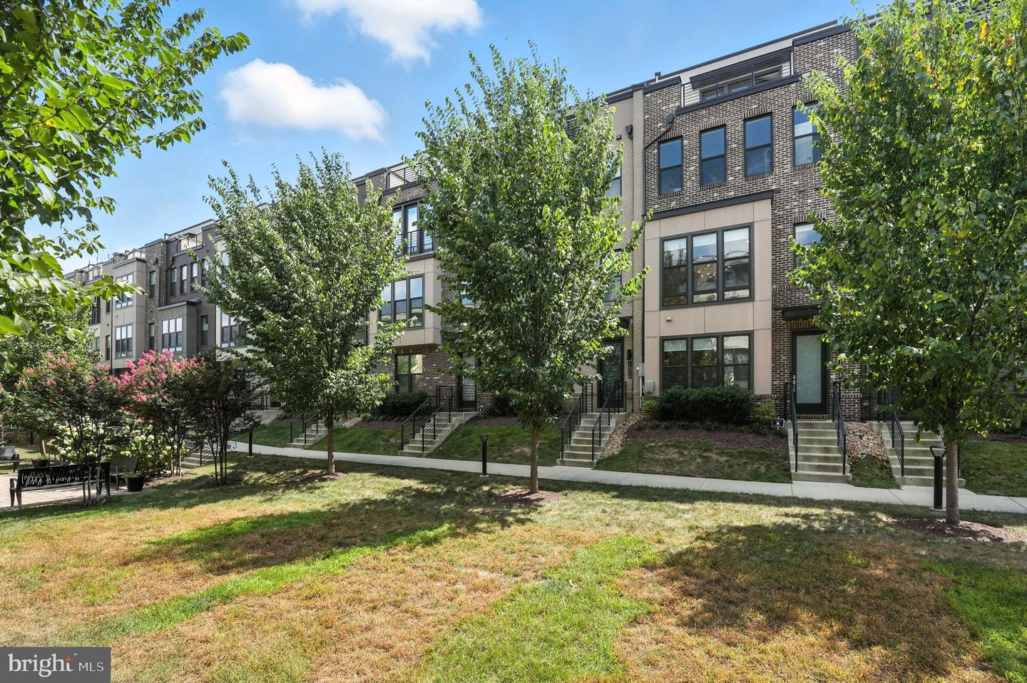 14318 BECKETT GLEN CIR, CHANTILLY, Virginia 20151, 4 Bedrooms Bedrooms, ,3 BathroomsBathrooms,Residential,For sale,14318 BECKETT GLEN CIR,VAFX2258806 MLS # VAFX2258806