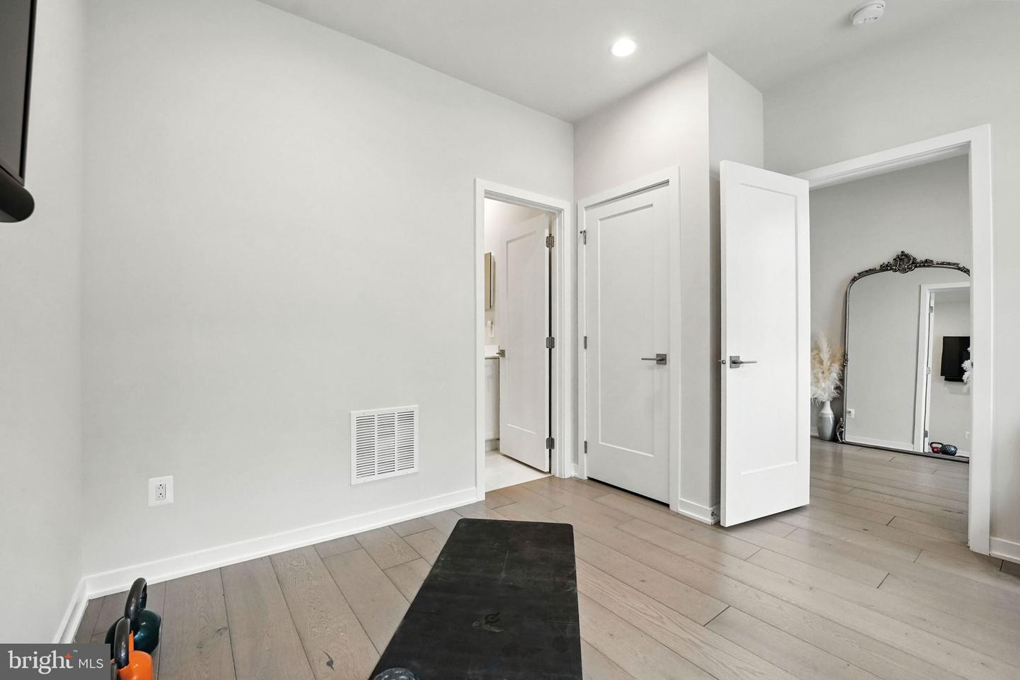 14318 BECKETT GLEN CIR, CHANTILLY, Virginia 20151, 4 Bedrooms Bedrooms, ,3 BathroomsBathrooms,Residential,For sale,14318 BECKETT GLEN CIR,VAFX2258806 MLS # VAFX2258806