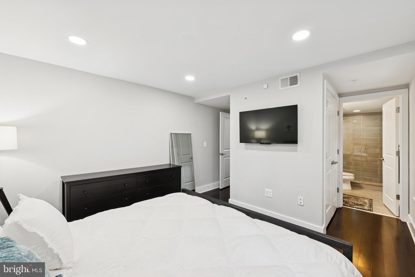 1814 N CAPITOL ST NW #103, WASHINGTON, District Of Columbia 20002, 3 Bedrooms Bedrooms, ,2 BathroomsBathrooms,Residential,For sale,1814 N CAPITOL ST NW #103,DCDC2213320 MLS # DCDC2213320