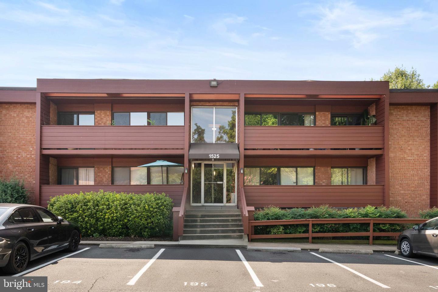 1525 S GEORGE MASON DR S #20, ARLINGTON, Virginia 22204, 1 Bedroom Bedrooms, ,1 BathroomBathrooms,Residential,For sale,1525 S GEORGE MASON DR S #20,VAAR2061798 MLS # VAAR2061798