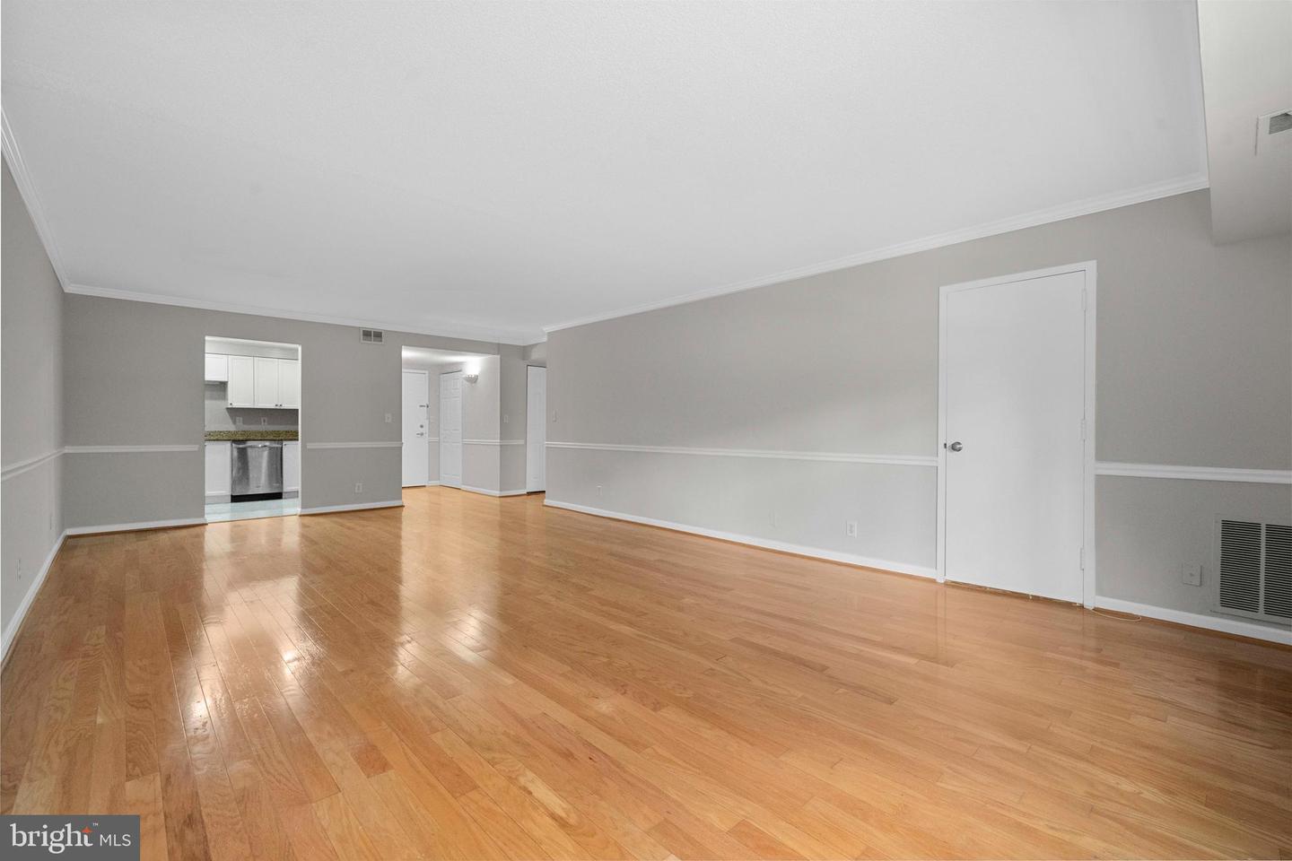 7621 TREMAYNE PL #113, MCLEAN, Virginia 22102, 2 Bedrooms Bedrooms, ,2 BathroomsBathrooms,Residential,For sale,7621 TREMAYNE PL #113,VAFX2259412 MLS # VAFX2259412
