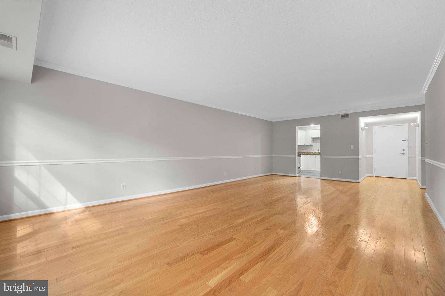 7621 TREMAYNE PL #113, MCLEAN, Virginia 22102, 2 Bedrooms Bedrooms, ,2 BathroomsBathrooms,Residential,For sale,7621 TREMAYNE PL #113,VAFX2259412 MLS # VAFX2259412