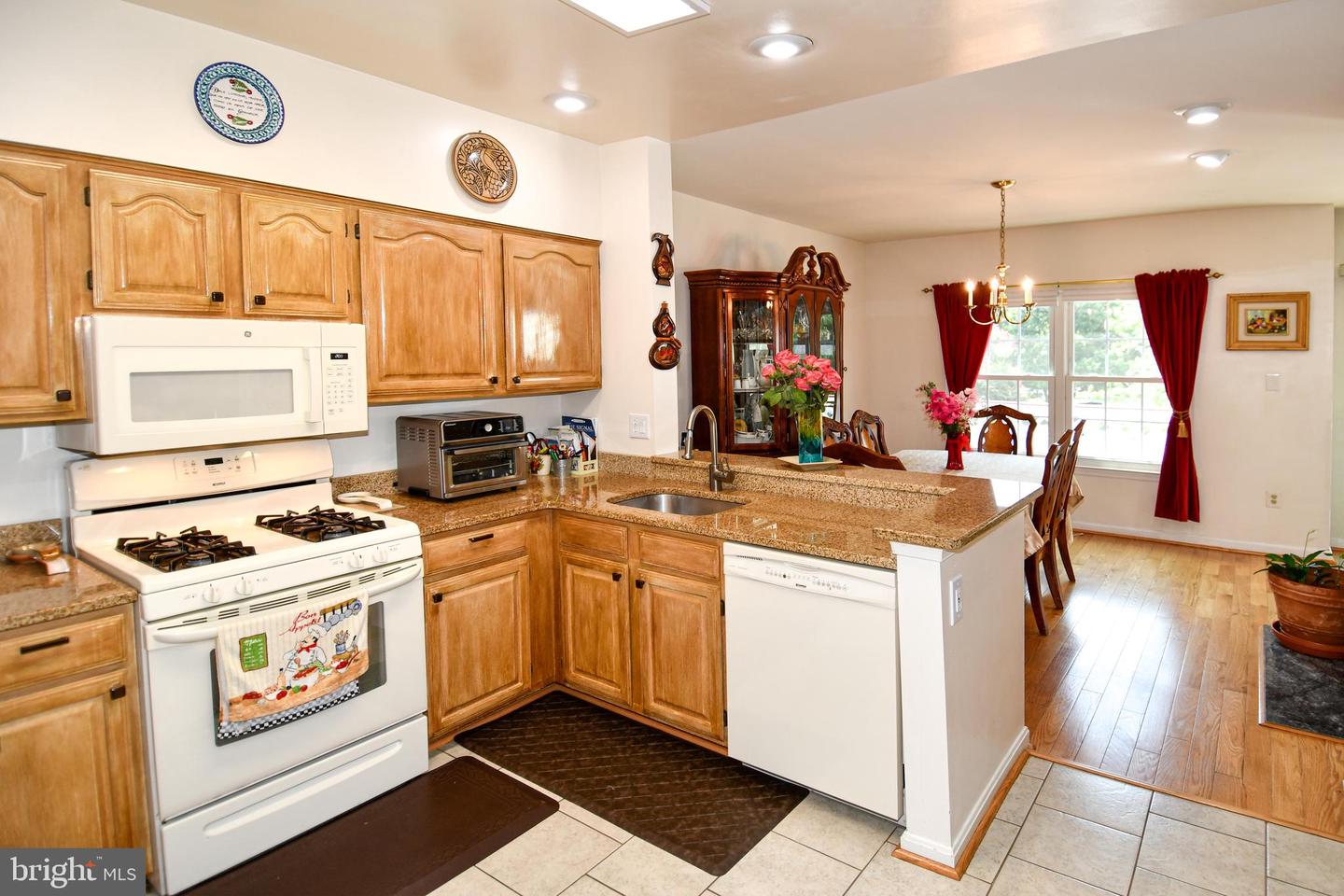 14425 FALLSCLIFF LN #10, CENTREVILLE, Virginia 20120, 3 Bedrooms Bedrooms, ,2 BathroomsBathrooms,Residential,For sale,14425 FALLSCLIFF LN #10,VAFX2259646 MLS # VAFX2259646