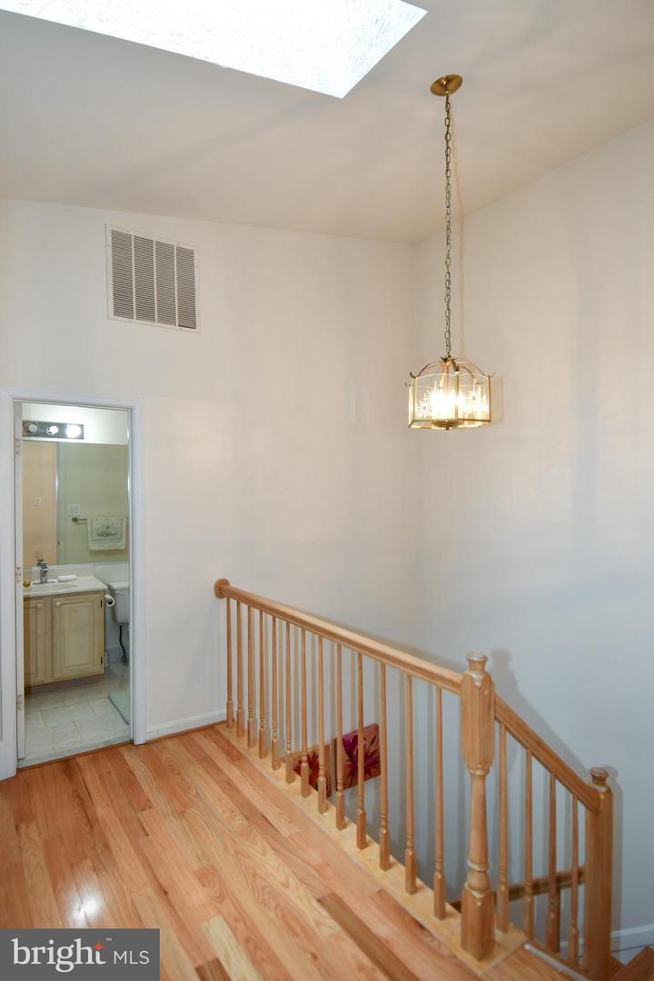 14425 FALLSCLIFF LN #10, CENTREVILLE, Virginia 20120, 3 Bedrooms Bedrooms, ,2 BathroomsBathrooms,Residential,For sale,14425 FALLSCLIFF LN #10,VAFX2259646 MLS # VAFX2259646