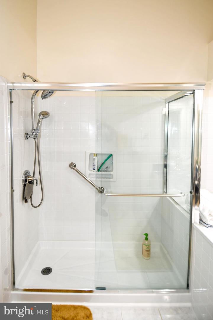 14425 FALLSCLIFF LN #10, CENTREVILLE, Virginia 20120, 3 Bedrooms Bedrooms, ,2 BathroomsBathrooms,Residential,For sale,14425 FALLSCLIFF LN #10,VAFX2259646 MLS # VAFX2259646