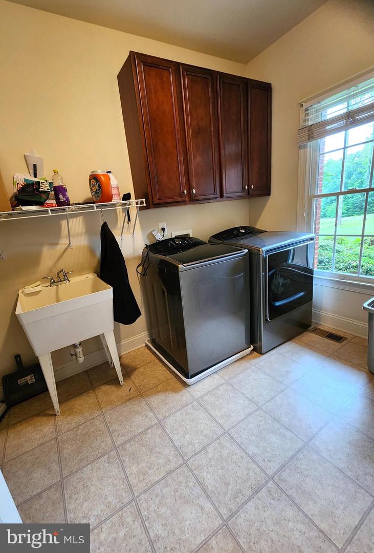 7705 KENNETT CT, FREDERICKSBURG, Virginia 22407, 6 Bedrooms Bedrooms, ,6 BathroomsBathrooms,Residential,For sale,7705 KENNETT CT,VASP2035264 MLS # VASP2035264