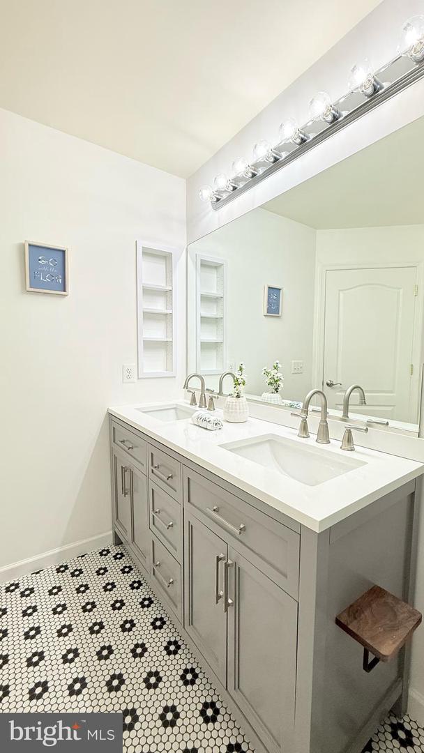 13437 WOOD LILLY LN, CENTREVILLE, Virginia 20120, 3 Bedrooms Bedrooms, ,3 BathroomsBathrooms,Residential,For sale,13437 WOOD LILLY LN,VAFX2259696 MLS # VAFX2259696