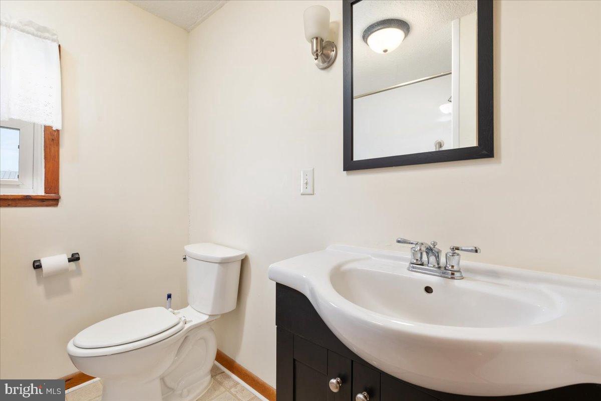 919 RIDGE HOLLOW RD, EDINBURG, Virginia 22824, 2 Bedrooms Bedrooms, ,1 BathroomBathrooms,Residential,For sale,919 RIDGE HOLLOW RD,VASH2012180 MLS # VASH2012180
