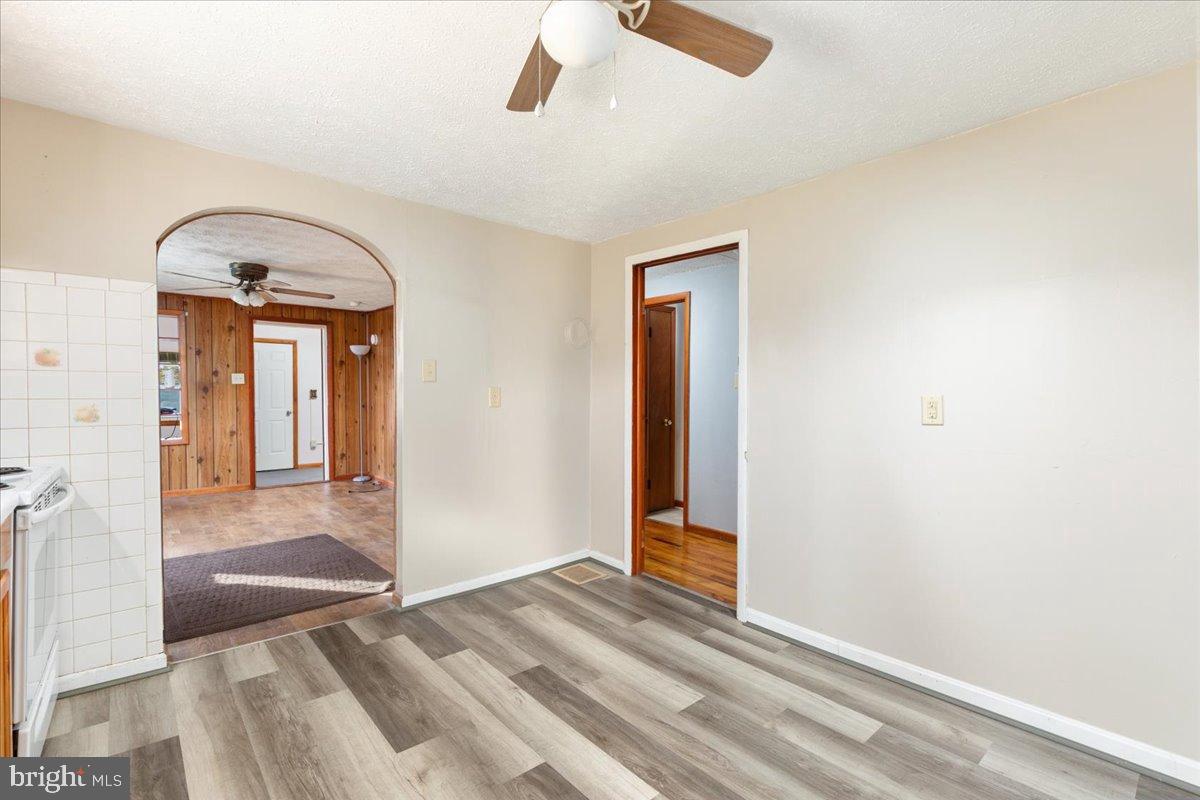 919 RIDGE HOLLOW RD, EDINBURG, Virginia 22824, 2 Bedrooms Bedrooms, ,1 BathroomBathrooms,Residential,For sale,919 RIDGE HOLLOW RD,VASH2012180 MLS # VASH2012180