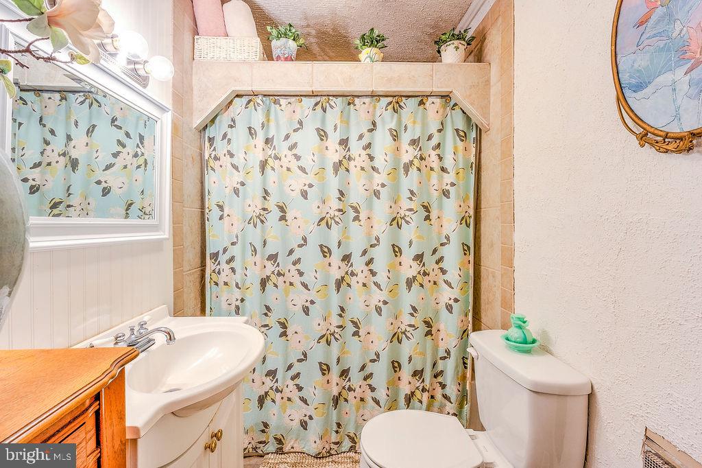 202 EARLY ST, FREDERICKSBURG, Virginia 22408, 3 Bedrooms Bedrooms, 11 Rooms Rooms,2 BathroomsBathrooms,Residential,For sale,202 EARLY ST,VASP2035304 MLS # VASP2035304