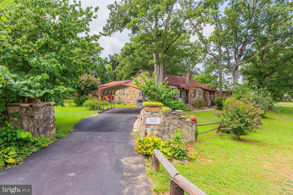 202 EARLY ST, FREDERICKSBURG, Virginia 22408, 3 Bedrooms Bedrooms, 11 Rooms Rooms,2 BathroomsBathrooms,Residential,For sale,202 EARLY ST,VASP2035304 MLS # VASP2035304