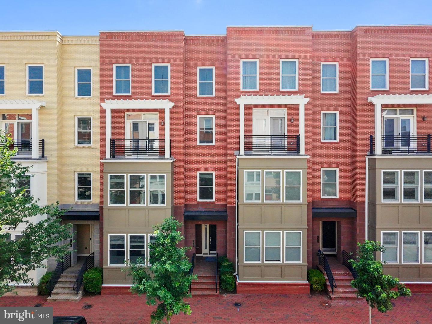 1907 MAIN LINE BLVD #101, ALEXANDRIA, Virginia 22301, 3 Bedrooms Bedrooms, ,2 BathroomsBathrooms,Residential,For sale,1907 MAIN LINE BLVD #101,VAAX2048342 MLS # VAAX2048342