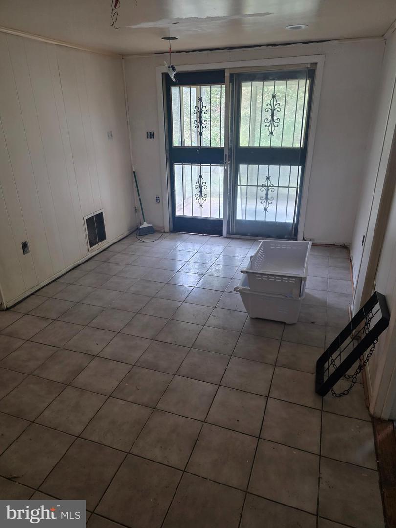2406 24TH ST SE, WASHINGTON, District Of Columbia 20020, 3 Bedrooms Bedrooms, ,2 BathroomsBathrooms,Residential,For sale,2406 24TH ST SE,DCDC2214200 MLS # DCDC2214200