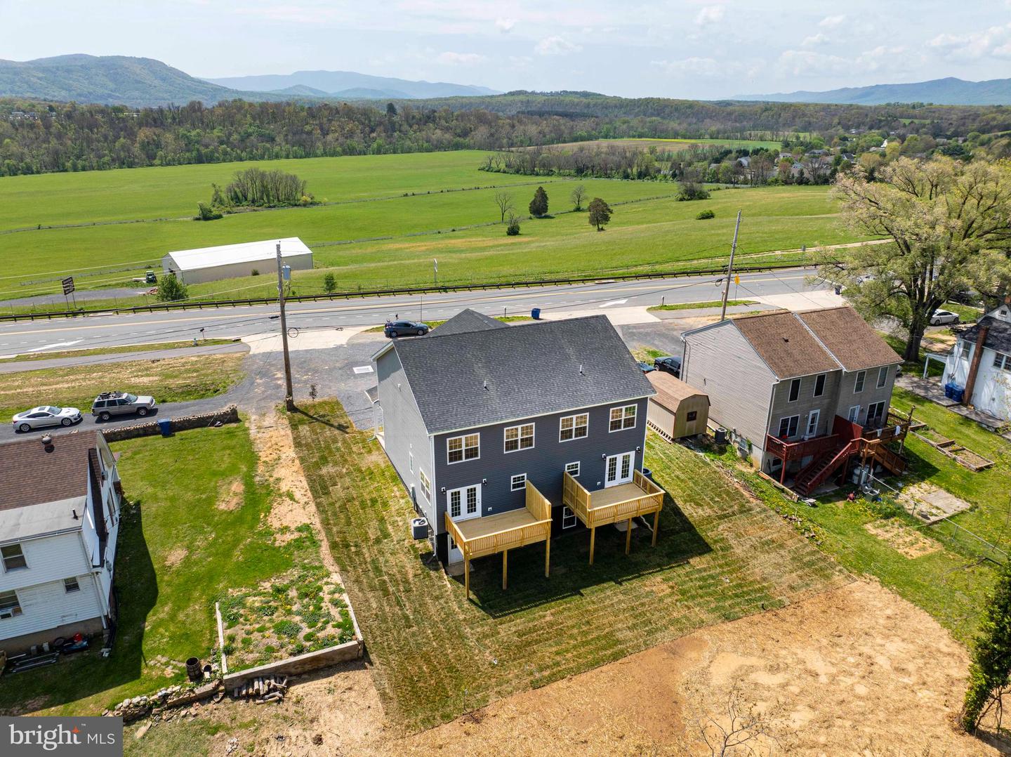 126 STRASBURG RD W, FRONT ROYAL, Virginia 22630, 3 Bedrooms Bedrooms, ,2 BathroomsBathrooms,Residential,For sale,126 STRASBURG RD W,VAWR2011918 MLS # VAWR2011918