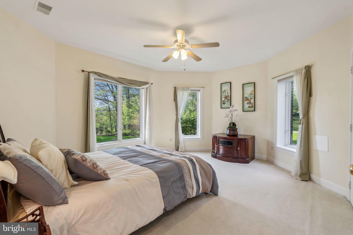 1834 ELGIN DR, VIENNA, Virginia 22182, 5 Bedrooms Bedrooms, ,4 BathroomsBathrooms,Residential,For sale,1834 ELGIN DR,VAFX2260046 MLS # VAFX2260046