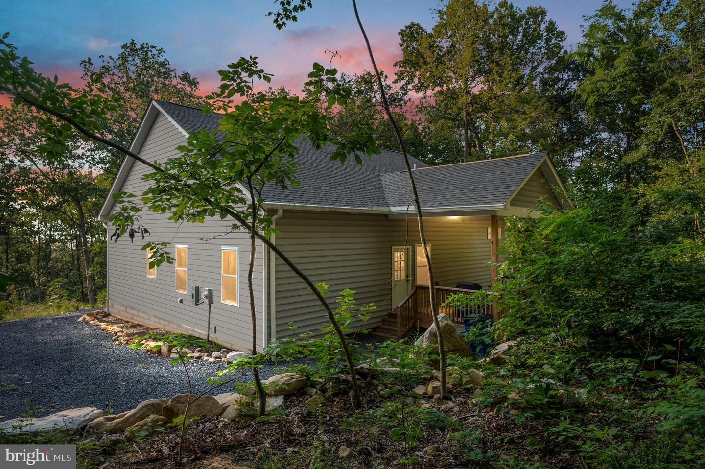 115 MOUNTAIN TOP LN, NEW MARKET, Virginia 22844, 3 Bedrooms Bedrooms, 8 Rooms Rooms,3 BathroomsBathrooms,Residential,For sale,115 MOUNTAIN TOP LN,VASH2012194 MLS # VASH2012194