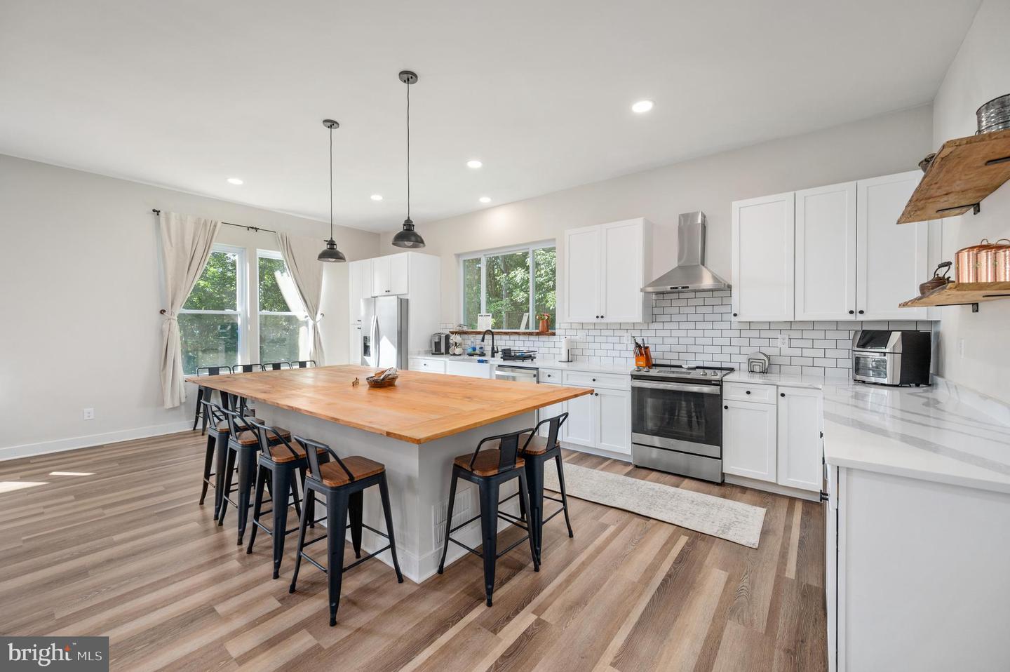 115 MOUNTAIN TOP LN, NEW MARKET, Virginia 22844, 3 Bedrooms Bedrooms, 8 Rooms Rooms,3 BathroomsBathrooms,Residential,For sale,115 MOUNTAIN TOP LN,VASH2012194 MLS # VASH2012194