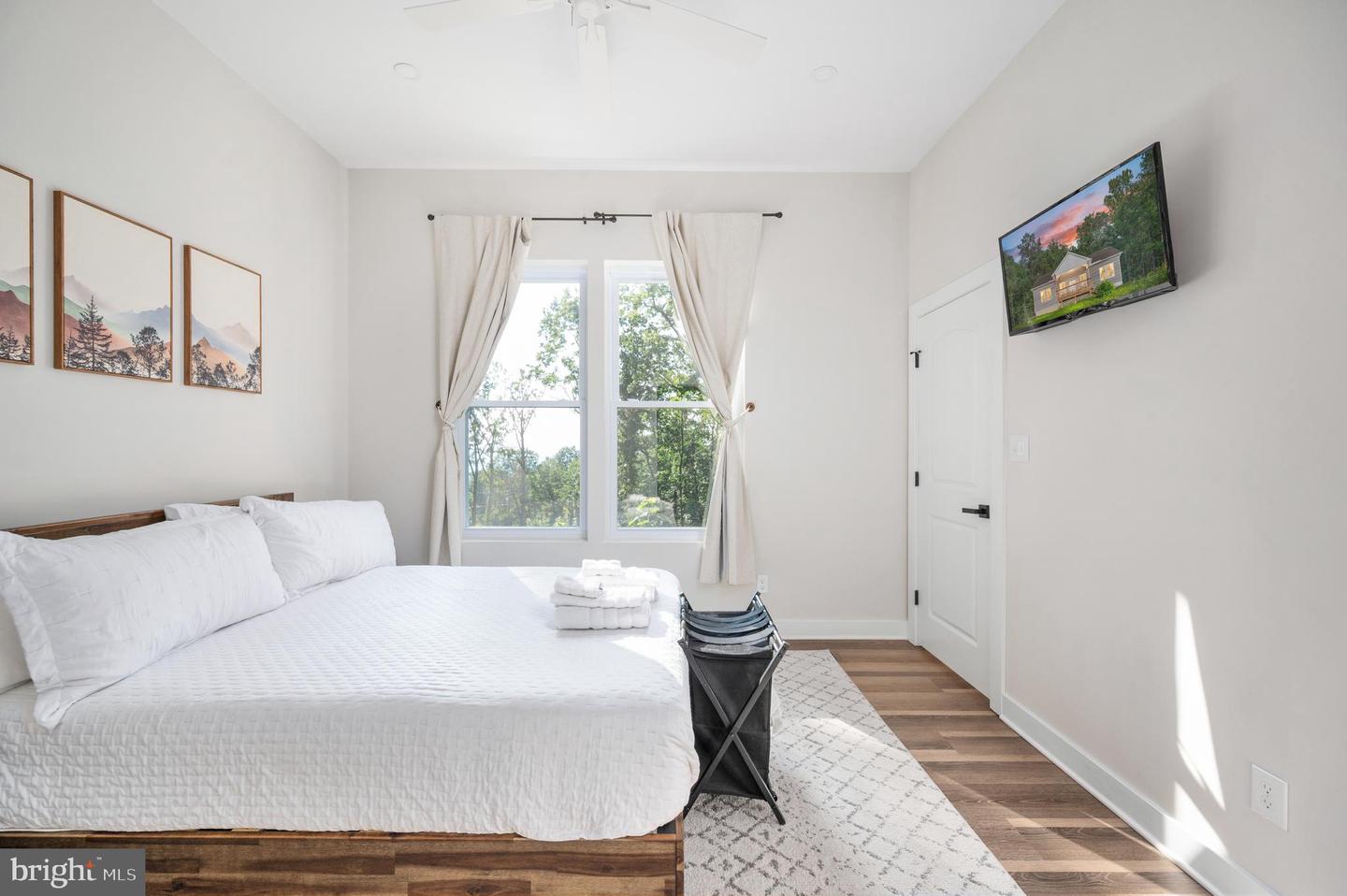115 MOUNTAIN TOP LN, NEW MARKET, Virginia 22844, 3 Bedrooms Bedrooms, 8 Rooms Rooms,3 BathroomsBathrooms,Residential,For sale,115 MOUNTAIN TOP LN,VASH2012194 MLS # VASH2012194