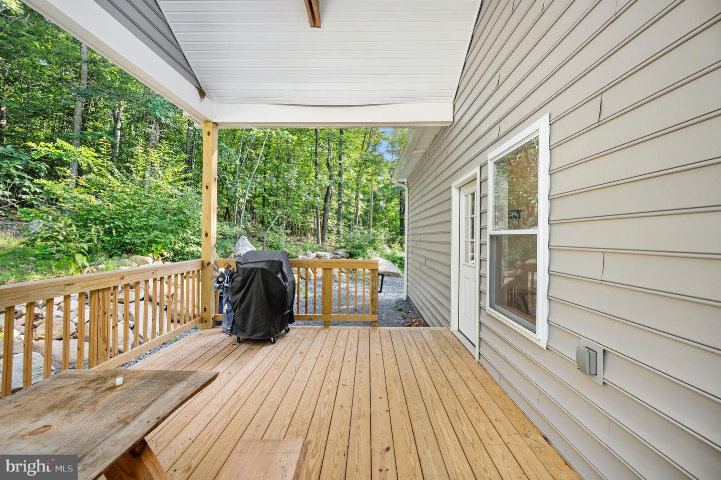115 MOUNTAIN TOP LN, NEW MARKET, Virginia 22844, 3 Bedrooms Bedrooms, 8 Rooms Rooms,3 BathroomsBathrooms,Residential,For sale,115 MOUNTAIN TOP LN,VASH2012194 MLS # VASH2012194