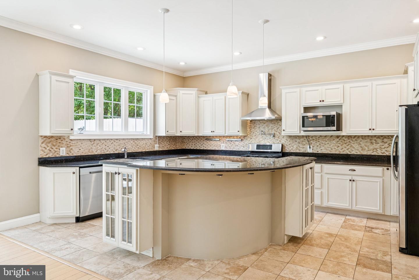 6504 DIVINE ST, MCLEAN, Virginia 22101, 8 Bedrooms Bedrooms, ,6 BathroomsBathrooms,Residential,For sale,6504 DIVINE ST,VAFX2240394 MLS # VAFX2240394