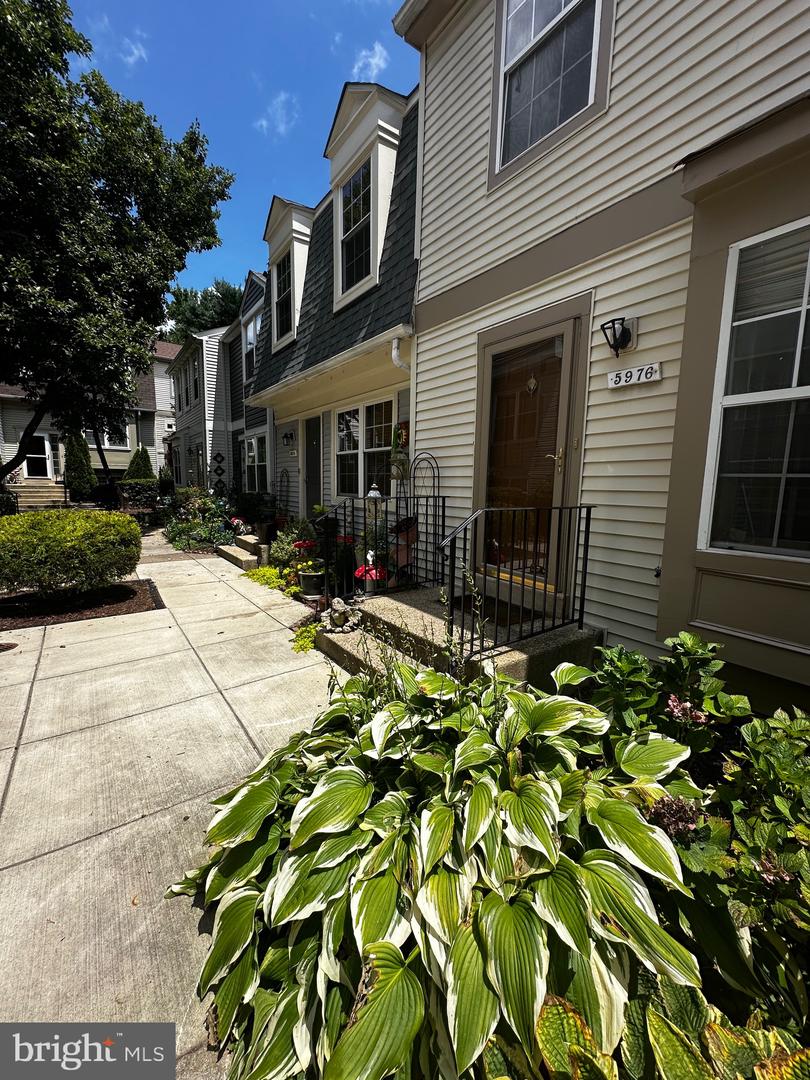 5976 ANNABERG PL #168, BURKE, Virginia 22015, 3 Bedrooms Bedrooms, ,3 BathroomsBathrooms,Residential,For sale,5976 ANNABERG PL #168,VAFX2243166 MLS # VAFX2243166