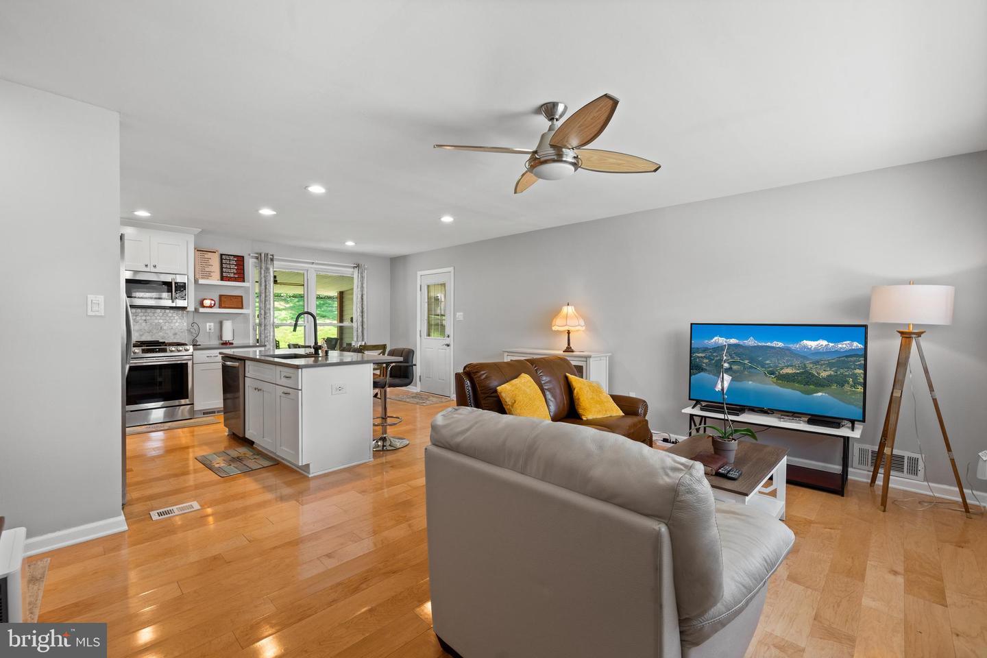6109 LEEWOOD DR, ALEXANDRIA, Virginia 22310, 3 Bedrooms Bedrooms, ,2 BathroomsBathrooms,Residential,For sale,6109 LEEWOOD DR,VAFX2245844 MLS # VAFX2245844