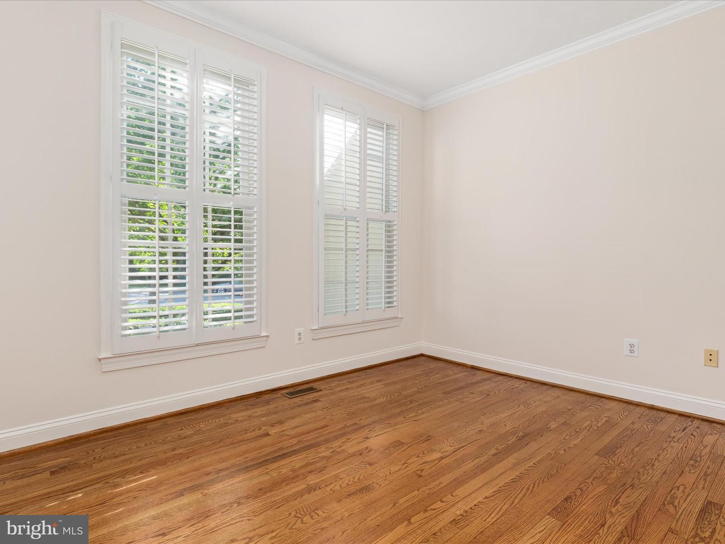 12028 WALNUT BRANCH RD, RESTON, Virginia 20194, 5 Bedrooms Bedrooms, ,5 BathroomsBathrooms,Residential,For sale,12028 WALNUT BRANCH RD,VAFX2247394 MLS # VAFX2247394