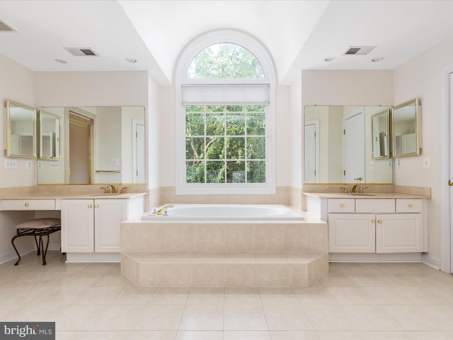 12028 WALNUT BRANCH RD, RESTON, Virginia 20194, 5 Bedrooms Bedrooms, ,5 BathroomsBathrooms,Residential,For sale,12028 WALNUT BRANCH RD,VAFX2247394 MLS # VAFX2247394