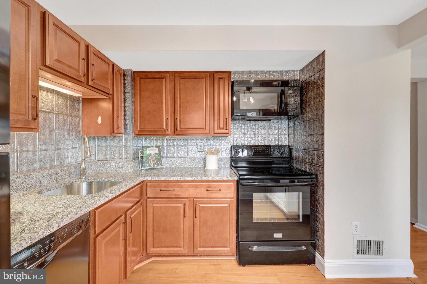 43 SOUTHALL CT, STERLING, Virginia 20165, 2 Bedrooms Bedrooms, ,1 BathroomBathrooms,Residential,For sale,43 SOUTHALL CT,VALO2099576 MLS # VALO2099576