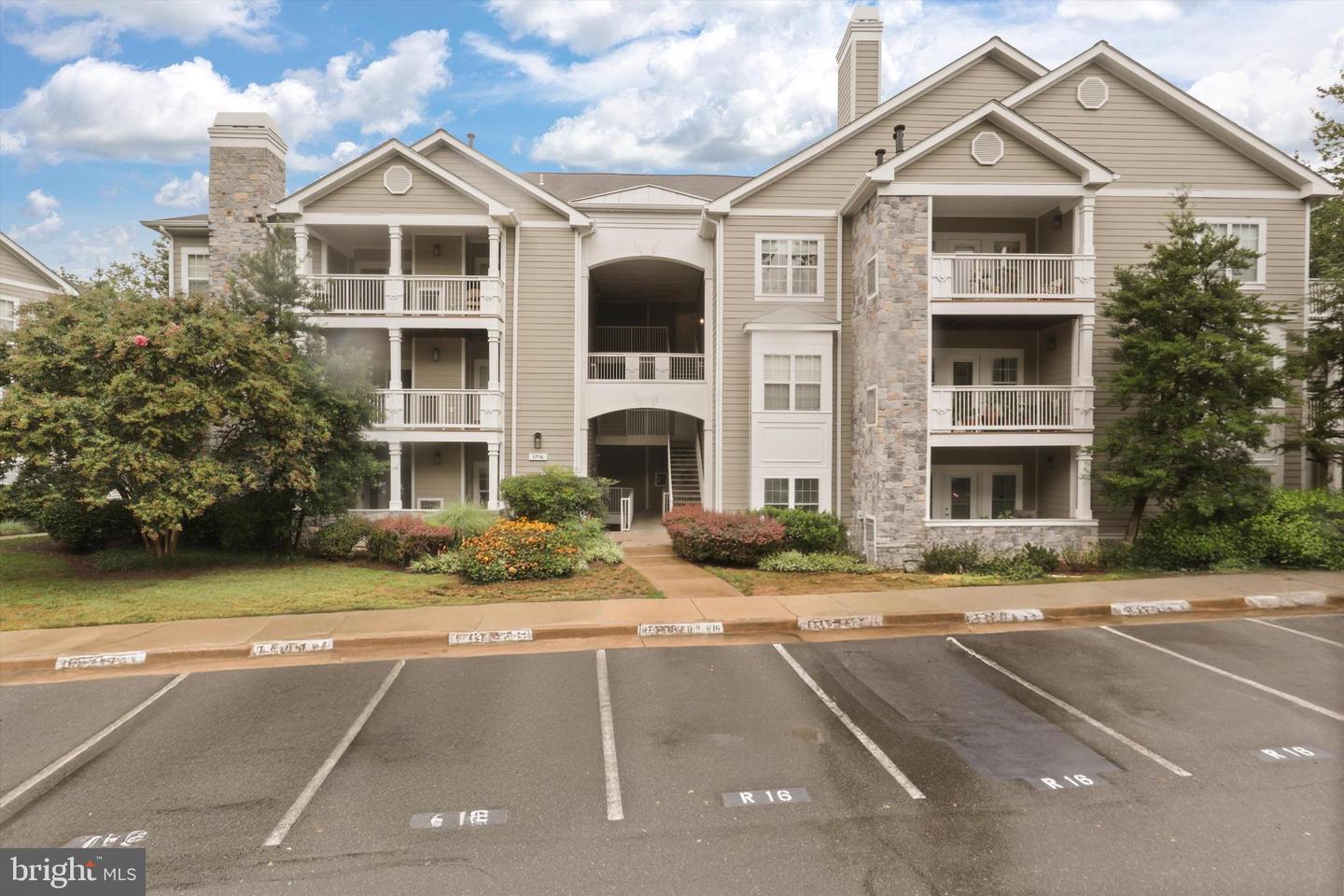 1716 LAKE SHORE CREST DR #33, RESTON, Virginia 20190, 2 Bedrooms Bedrooms, ,1 BathroomBathrooms,Residential,For sale,1716 LAKE SHORE CREST DR #33,VAFX2247678 MLS # VAFX2247678