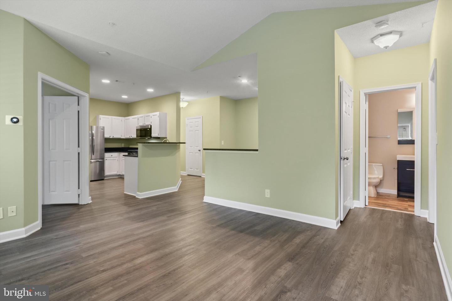 1716 LAKE SHORE CREST DR #33, RESTON, Virginia 20190, 2 Bedrooms Bedrooms, ,1 BathroomBathrooms,Residential,For sale,1716 LAKE SHORE CREST DR #33,VAFX2247678 MLS # VAFX2247678