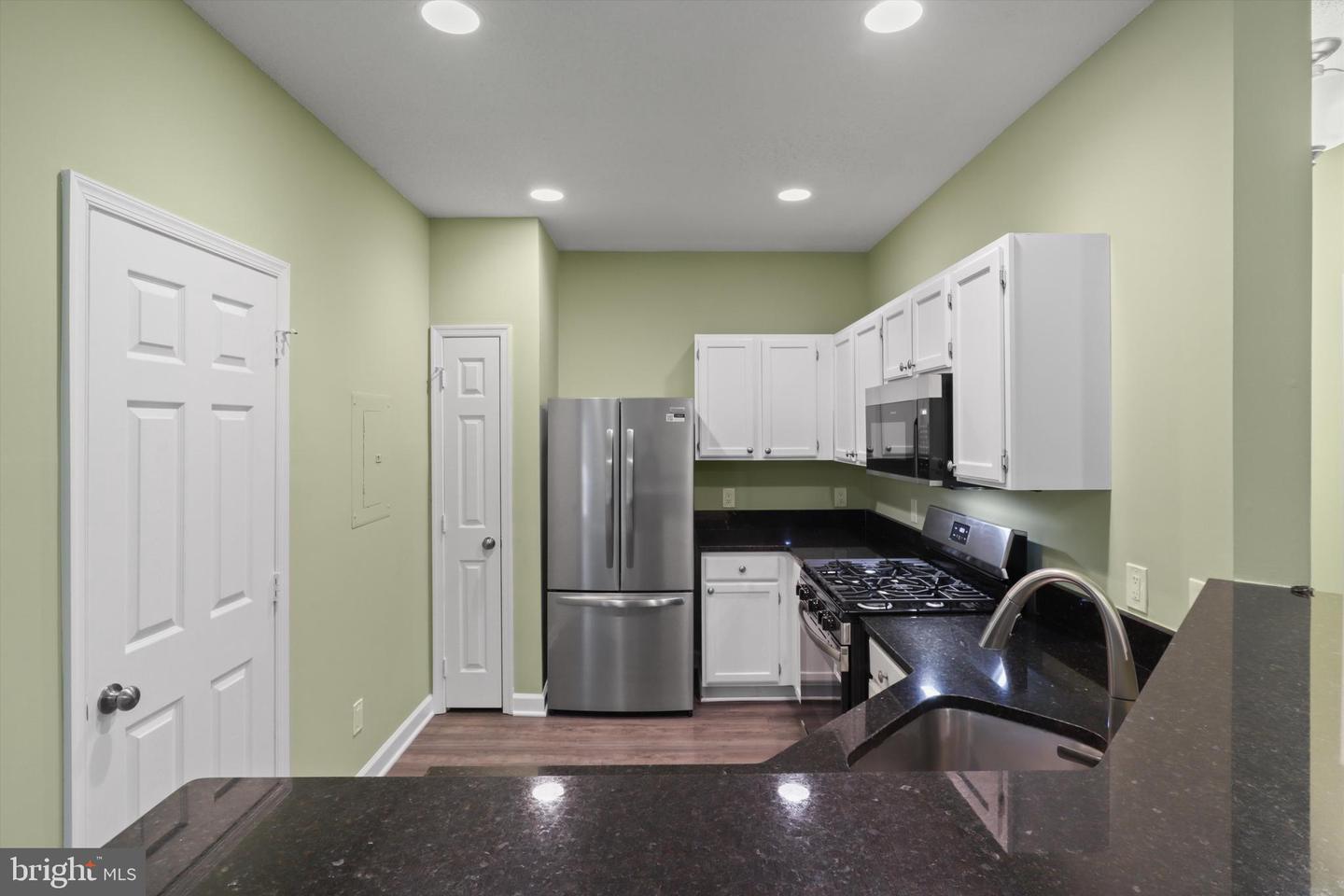 1716 LAKE SHORE CREST DR #33, RESTON, Virginia 20190, 2 Bedrooms Bedrooms, ,1 BathroomBathrooms,Residential,For sale,1716 LAKE SHORE CREST DR #33,VAFX2247678 MLS # VAFX2247678